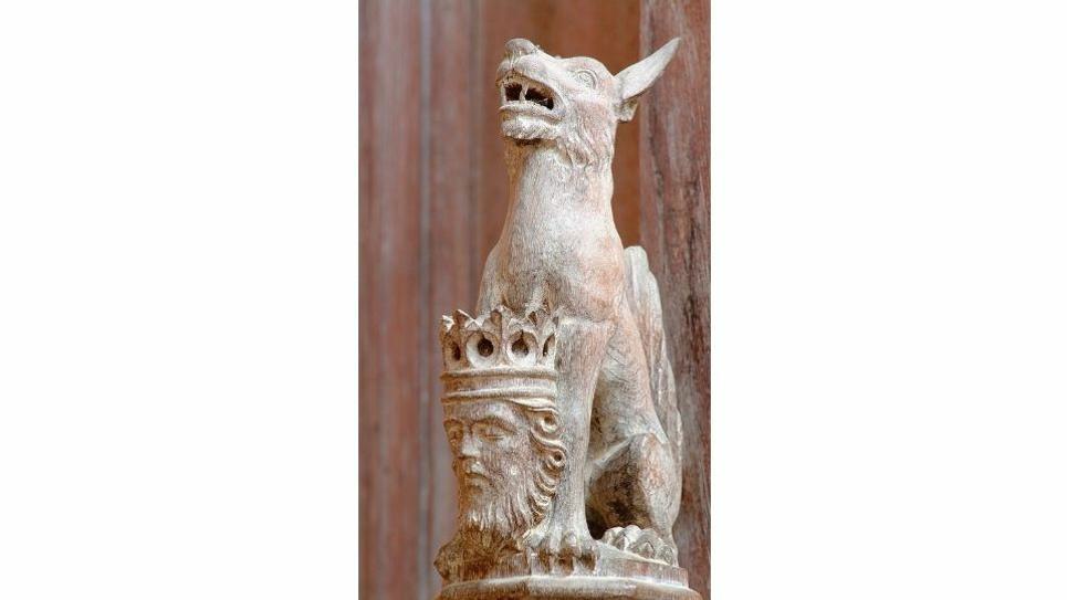 Bishops Throne St Edmund and Wolf Sue Warren 965x540