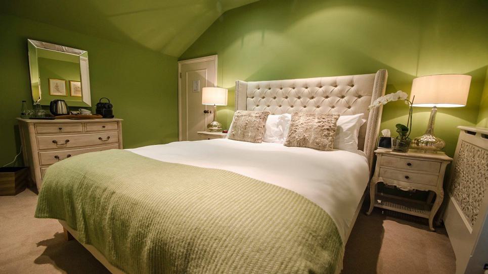 Black Lion Long Melford Bedroom 965x540