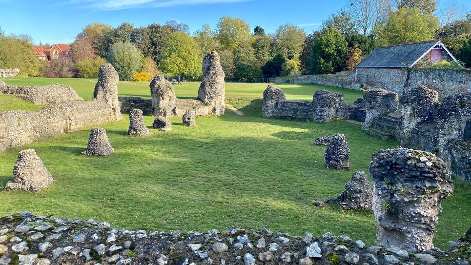 Crypt Shrine of St Edmund Abbey Ruins Sue Warren 965x540