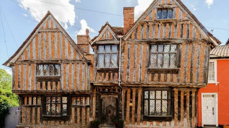 De Vere House BB exterior 965x540