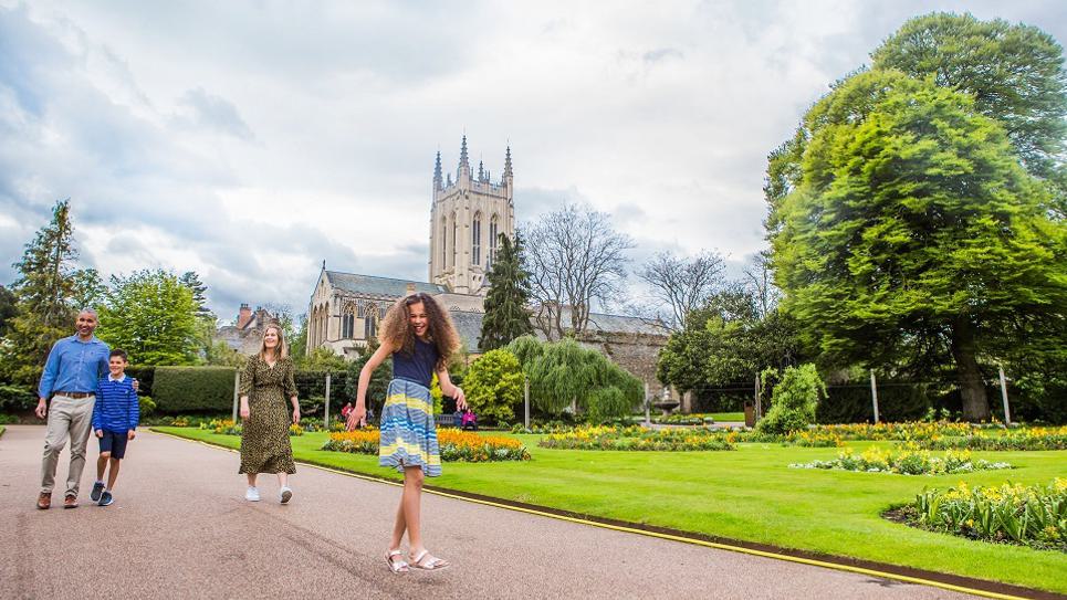 Family in the Abbey Gardens Emily Fae 965x540