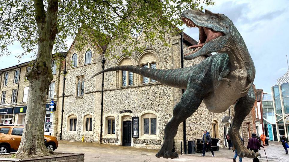 Moyses Hall Dinosaurs 965x540