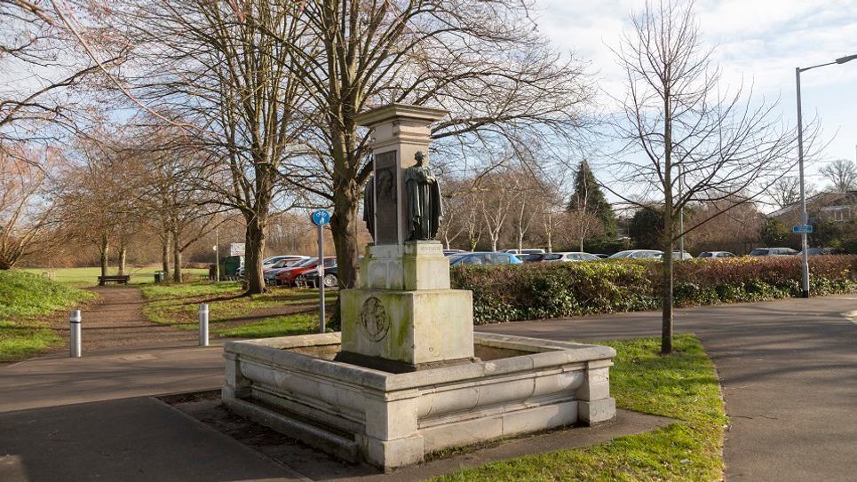 Ouida Memorial Bury St Edmunds Phil Morley 965x540