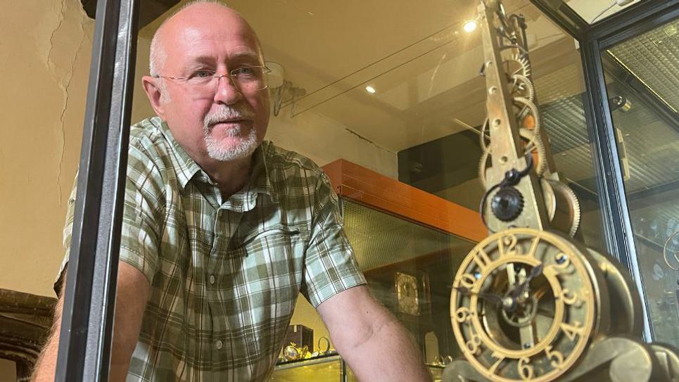 Pace Pyramidal Skeleton Clock Moyses Hall Museum 965x540