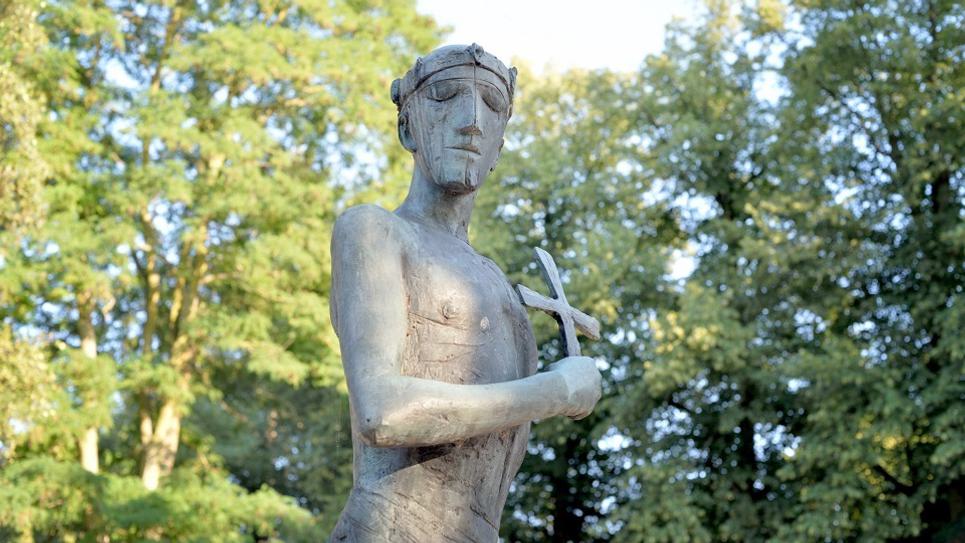 Saint Edmund statue by Elisabeth Frink credit Rebecca Austin 965x540