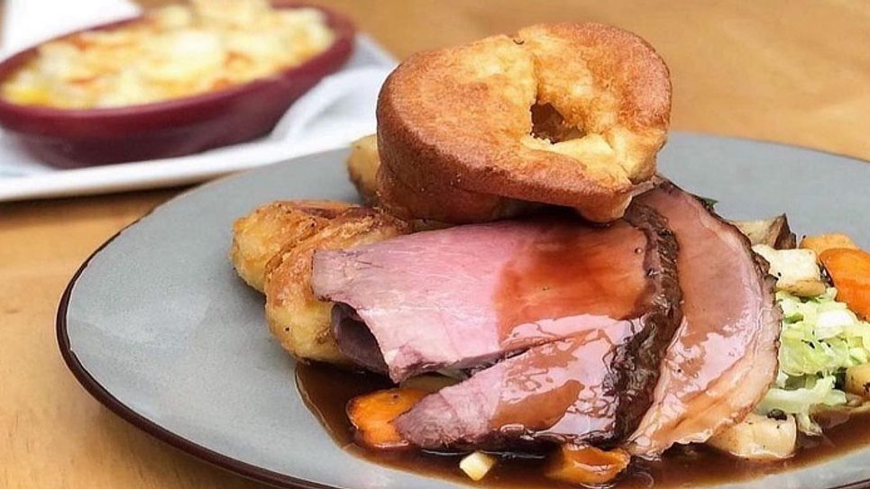 Sunday Roast Queens Bar Grill 750x390