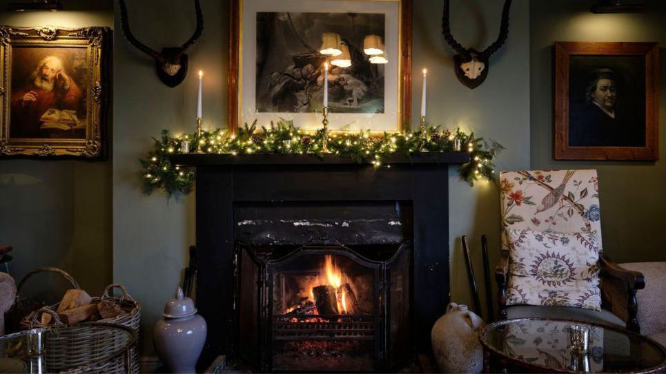 The Black Lion fireplace 965x540