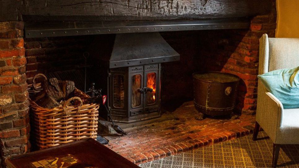 The Swan at Lavenham fireplace 965x540