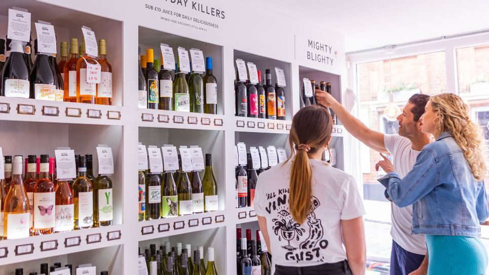 Vino Gusto couple buying wine 965x540