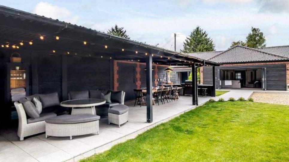Walnut Tree Barn 965x540