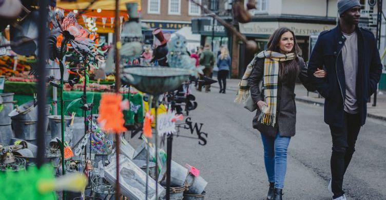 Bury St Edmunds Market Couple 750x390