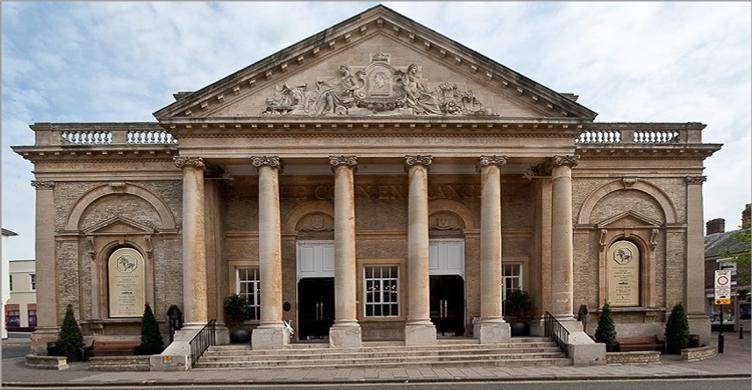 Corn Exchange Wetherspoons exterior 750x390