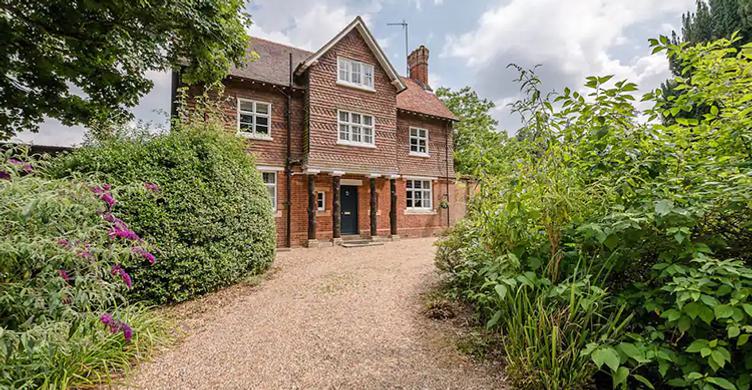 Gardeners Cottage Front of Cottage 750 x 390 copy