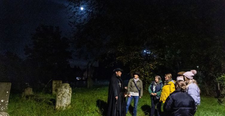 Ghostly and Macabre Walk churchyard 750x390