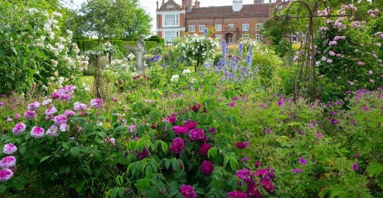 Helmingham Hall Gardens 2 750x390