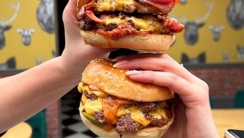 Queens Bar Grill Burgers 750x390