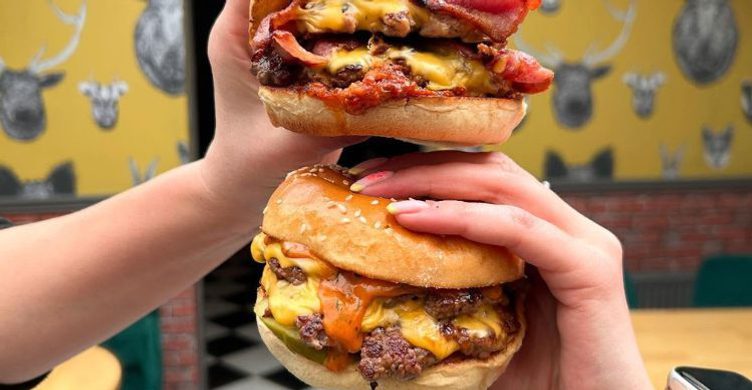 Queens Bar Grill Burgers 750x390