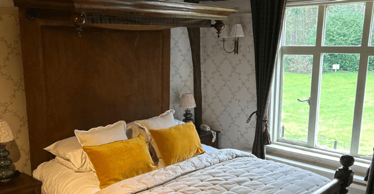 Ravenwood Hall bedroom 750 x 390