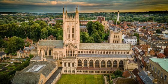 St Edmundsbury Cathedral 560x280