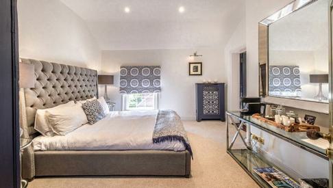 The Black Lion Long Melford bedroom 750x390