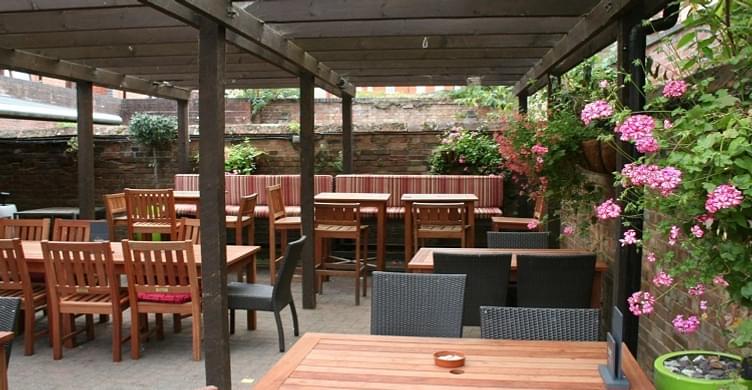 The Kings Arms terrace 750x390