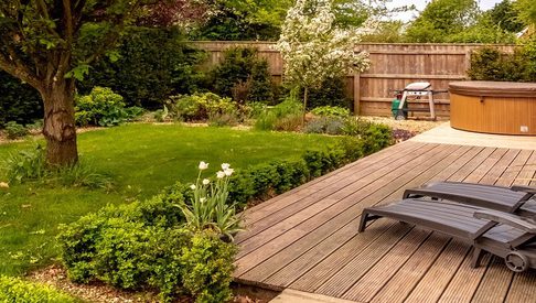 Upthorpe Lodges The garden with hot tub at Oak Lodge 1500x390