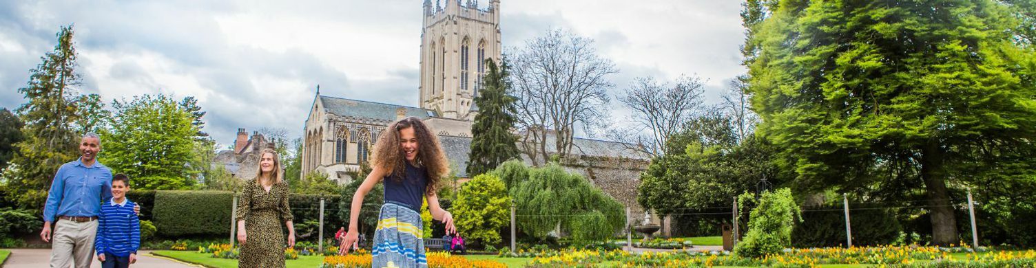 Visitors Abbey Gardens 1500x390