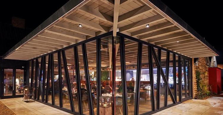 Weeping Willow exterior 750x390