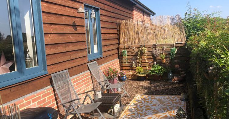 Willow Barn Garden 750x390