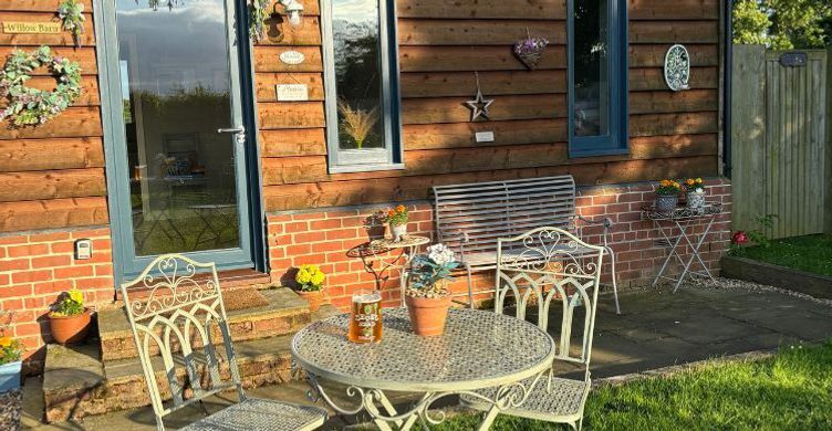 Willow Barn Patio 750x390