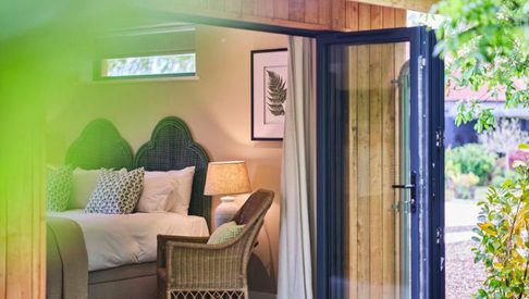 Willow Lodges Weeping Willow 750x390