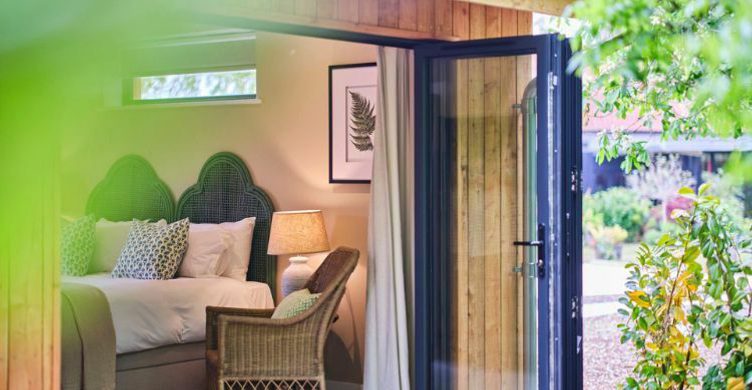 Willow Lodges Weeping Willow 750x390