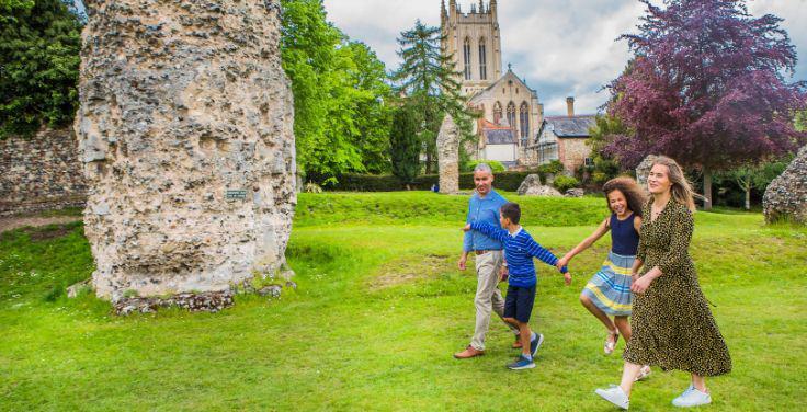 Family Abbey Ruins 736x376